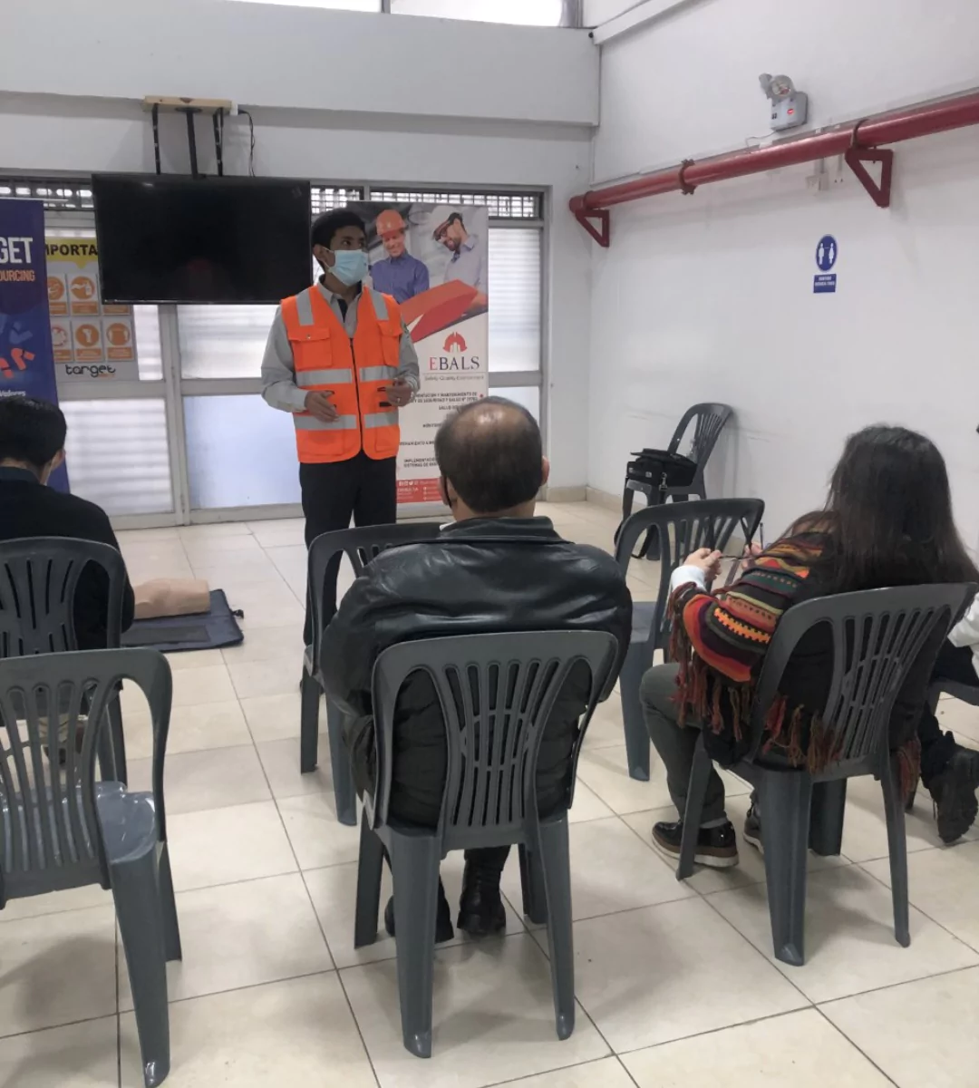 Capacitación SSOMA en Perú